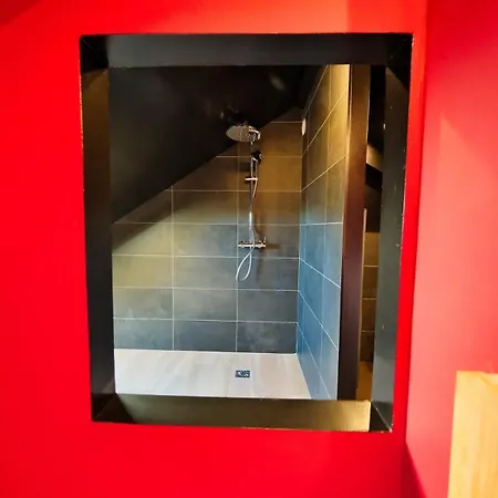 Apartman Camelias, The Secret