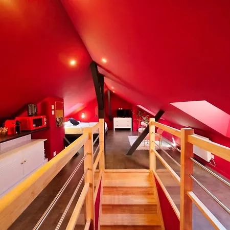 Apartman Camelias, The Secret