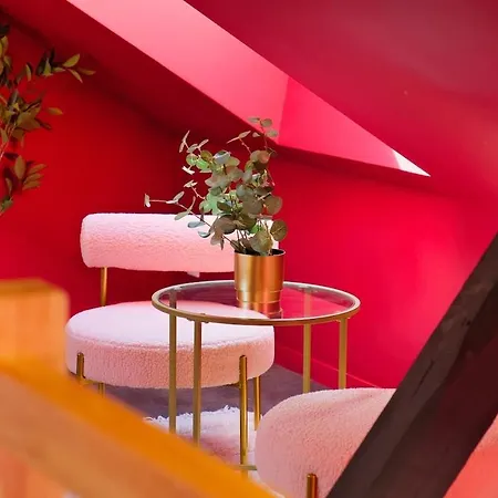 Apartman Camelias, The Secret