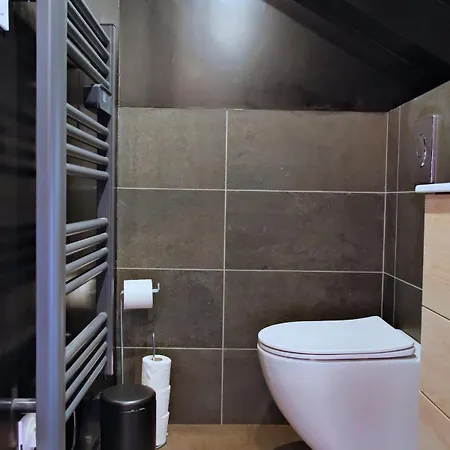 Camelias, The Secret Apartman Reims