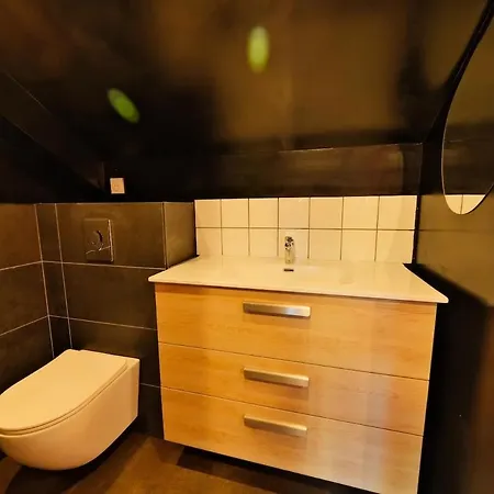 Apartman Camelias, The Secret