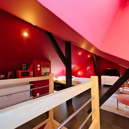 Camelias, The Secret Apartman Reims