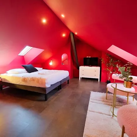 Apartman Camelias, The Secret