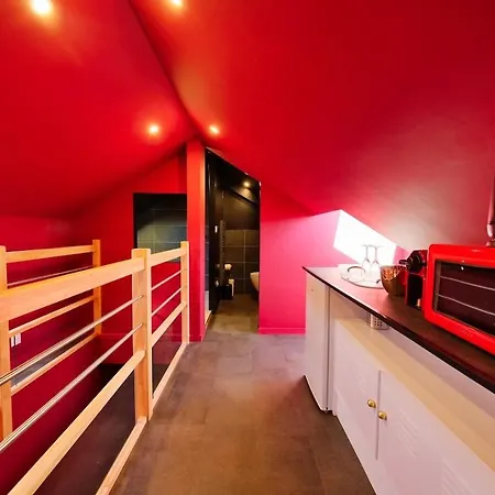 Camelias, The Secret Apartman Reims